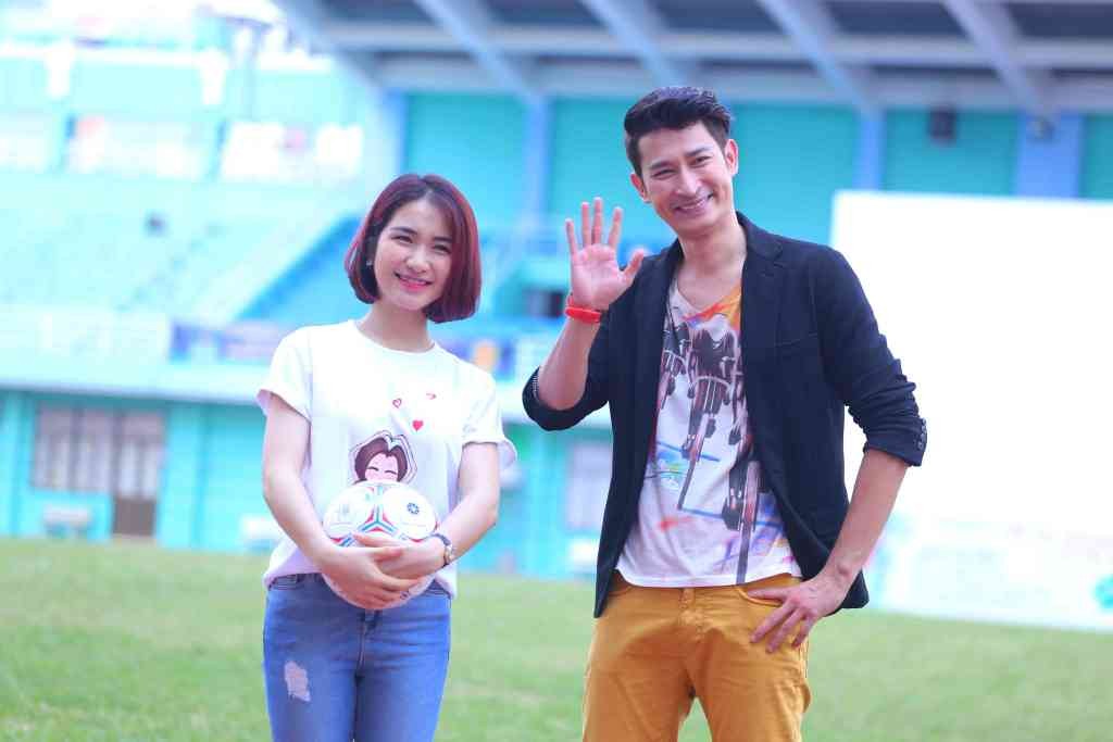 “Cầm trịch”- chương trình hoàn toàn mới trên VIEW TV mang tên Hội hâm mộ showbiz, Huy Khánh trong vai trò Hội trưởng sẽ cùng với hai người bạn dẫn trẻ – Puka và Vương Khánh bình luận, phân tích và “mổ xẻ” những điểm nóng, nhân vật, sự kiện đang thu hút nhiều sự quan tâm, chú ý nhất trong showbiz Việt hiện tại.